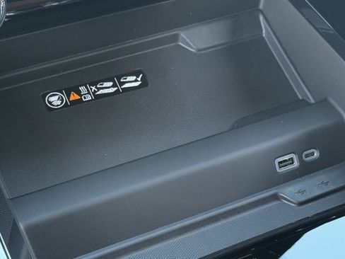 New 2026 Chevrolet Suburban High Country image 17