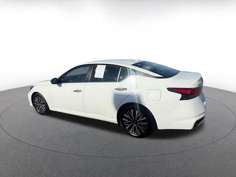 Used 2025 Nissan Altima 2.5 SV image 10