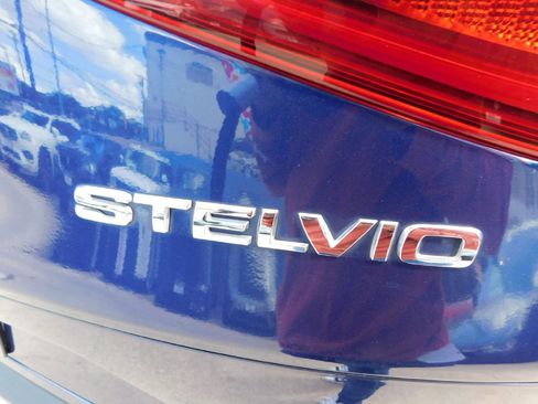Used 2018 Alfa Romeo Stelvio AWD image 11