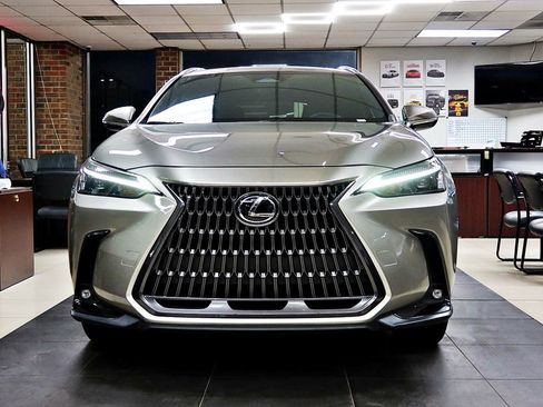 Used 2024 Lexus NX 250 FWD image 5