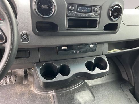 Used 2022 Mercedes-Benz Sprinter 2500 image 11