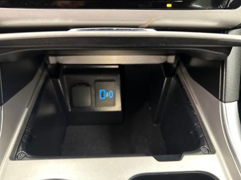 Used 2023 Ford Explorer XLT w/ Equipment Group 202A image 29