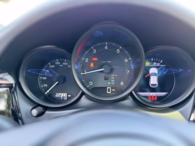 Used 2025 Porsche Macan AWD/4WD image 17