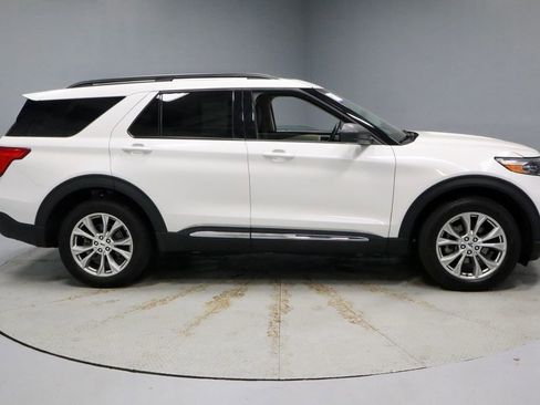 Used 2023 Ford Explorer XLT w/ Equipment Group 202A AWD/4WD image 12