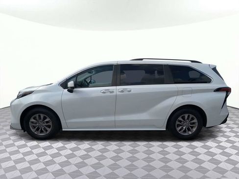 Used 2022 Toyota Sienna XLE FWD image 6