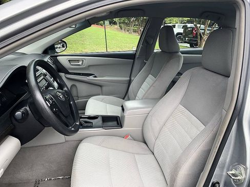 Used 2015 Toyota Camry LE FWD image 11