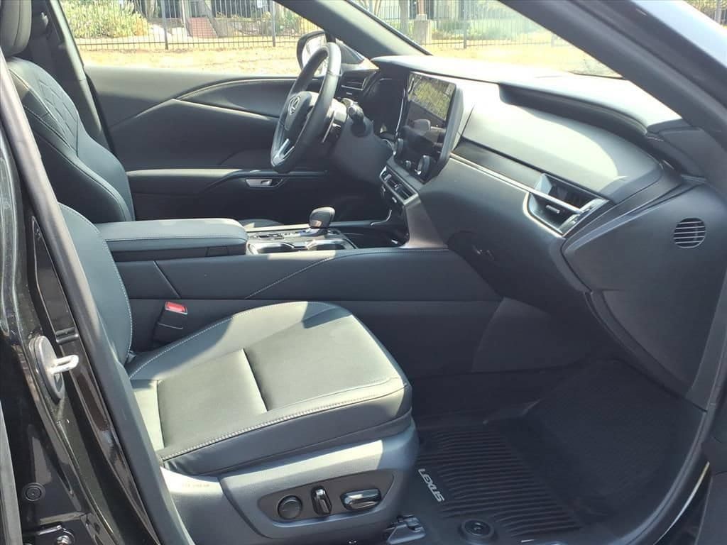 Used 2025 Lexus RX 350 Premium w/ Convenience Package FWD image 23