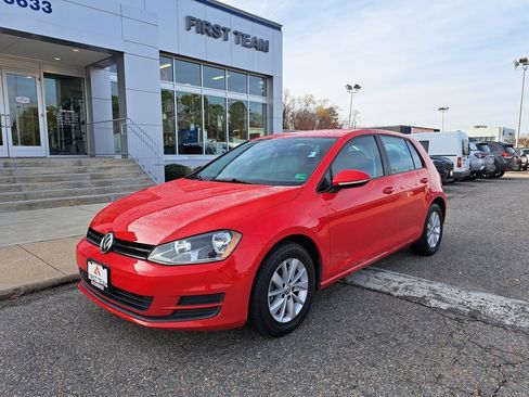 Used 2017 Volkswagen Golf S image 2