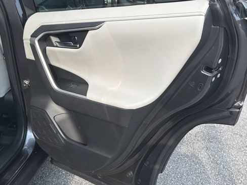 Used 2022 Toyota RAV4 Limited AWD/4WD image 18