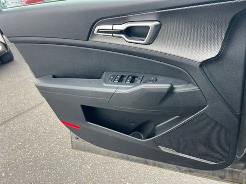 Used 2023 Kia Sportage LX image 16