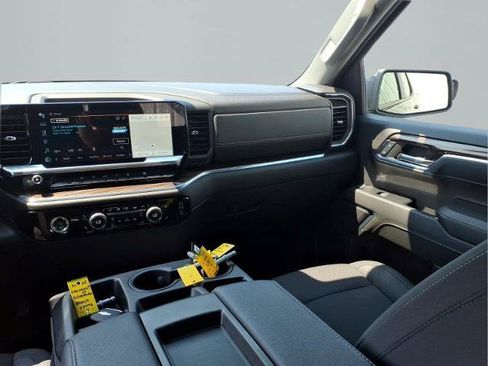 Used 2024 Chevrolet Silverado 1500 LT AWD/4WD image 8