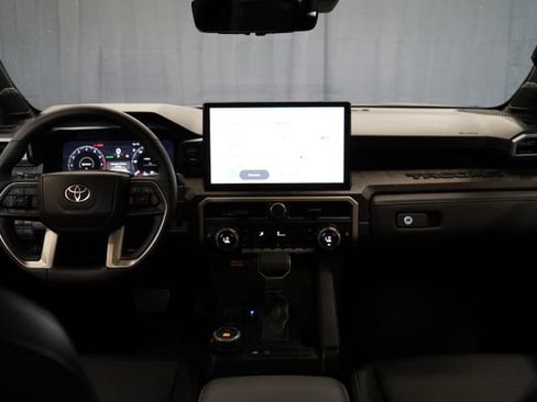 Used 2025 Toyota Tacoma Limited AWD/4WD image 15
