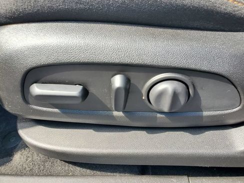 Used 2019 Chevrolet Equinox LT FWD image 19