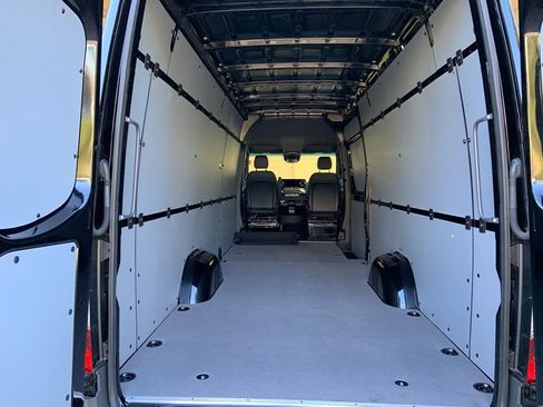 Used 2023 Mercedes-Benz Sprinter 2500 image 9