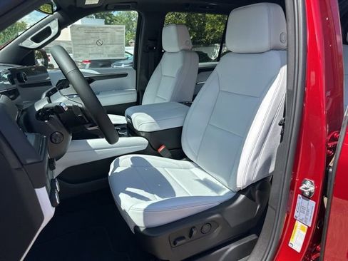 New 2025 Chevrolet Suburban Premier w/ Sun And Tow Package image 9