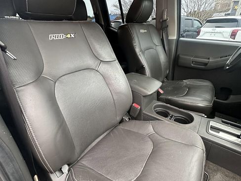 Used 2014 Nissan Xterra PRO-4X w/ Pro-4x Leather Package image 12