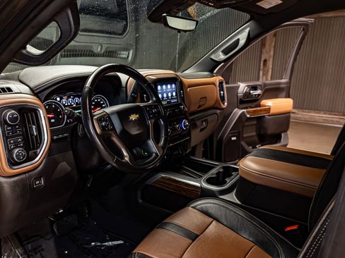 Used 2023 Chevrolet Silverado 2500 High Country w/ Technology Package image 17