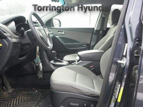 Used 2017 Hyundai Santa Fe SE image 25