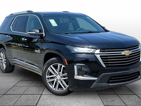 Used 2023 Chevrolet Traverse High Country FWD image 2