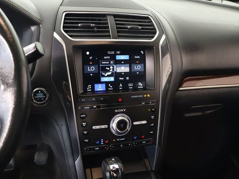 Used 2018 Ford Explorer Platinum AWD/4WD image 5