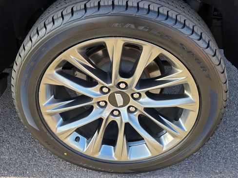 Used 2019 Cadillac Escalade Premium Luxury w/ Escalade Sport Edition AWD/4WD image 11