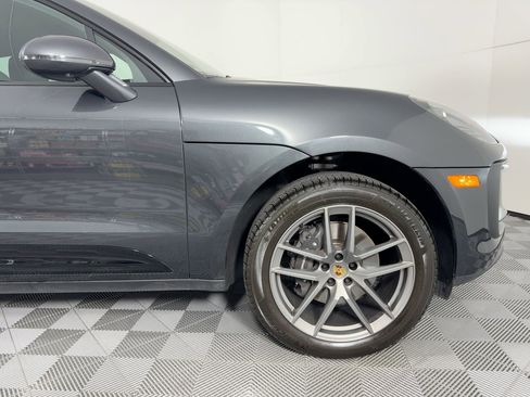 Certified 2025 Porsche Macan image 12