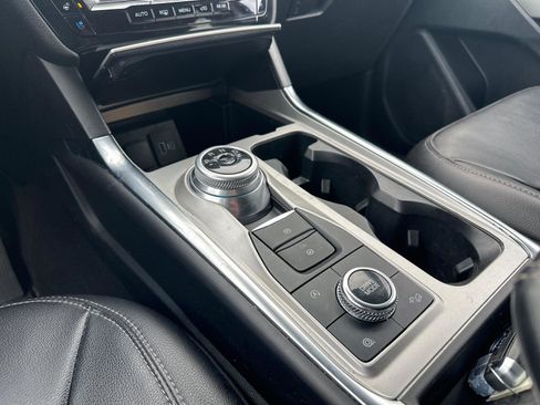 Used 2023 Ford Explorer Limited w/ Equipment Group 301A image 21