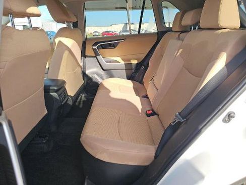 Used 2022 Toyota RAV4 LE AWD/4WD image 10