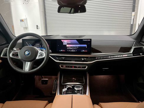 Used 2025 BMW X5 xDrive50e w/ M Sport Package AWD/4WD image 10