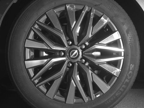 Used 2025 Nissan Altima 2.5 SV FWD image 12