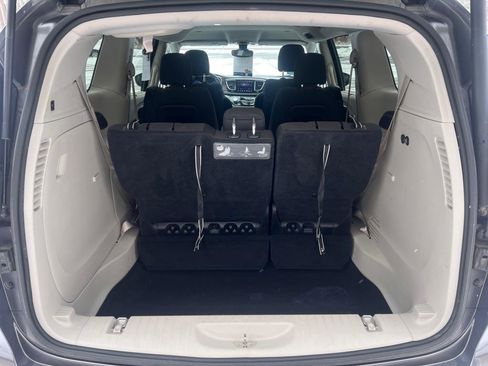 Used 2017 Chrysler Pacifica Touring Plus FWD image 14