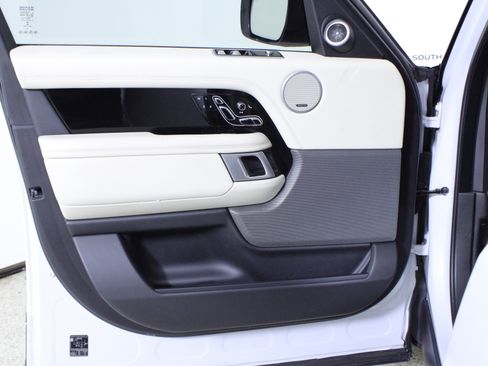 Used 2020 Land Rover Range Rover HSE image 19