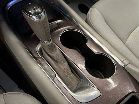 Used 2017 Chevrolet Malibu LT image 16