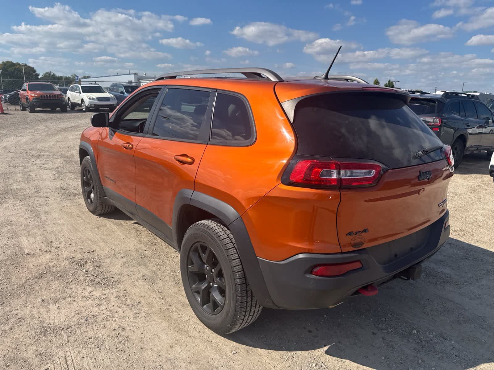 Used 2015 Jeep Cherokee Trailhawk w/ Comfort/Convenience Group AWD/4WD image 2