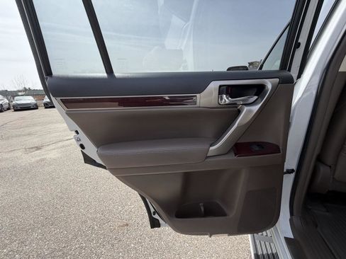Used 2019 Lexus GX 460 Premium image 24