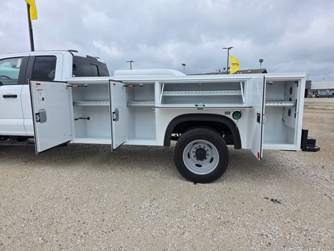 New 2026 Ford F550 4x4 Supercab Super Duty image 11