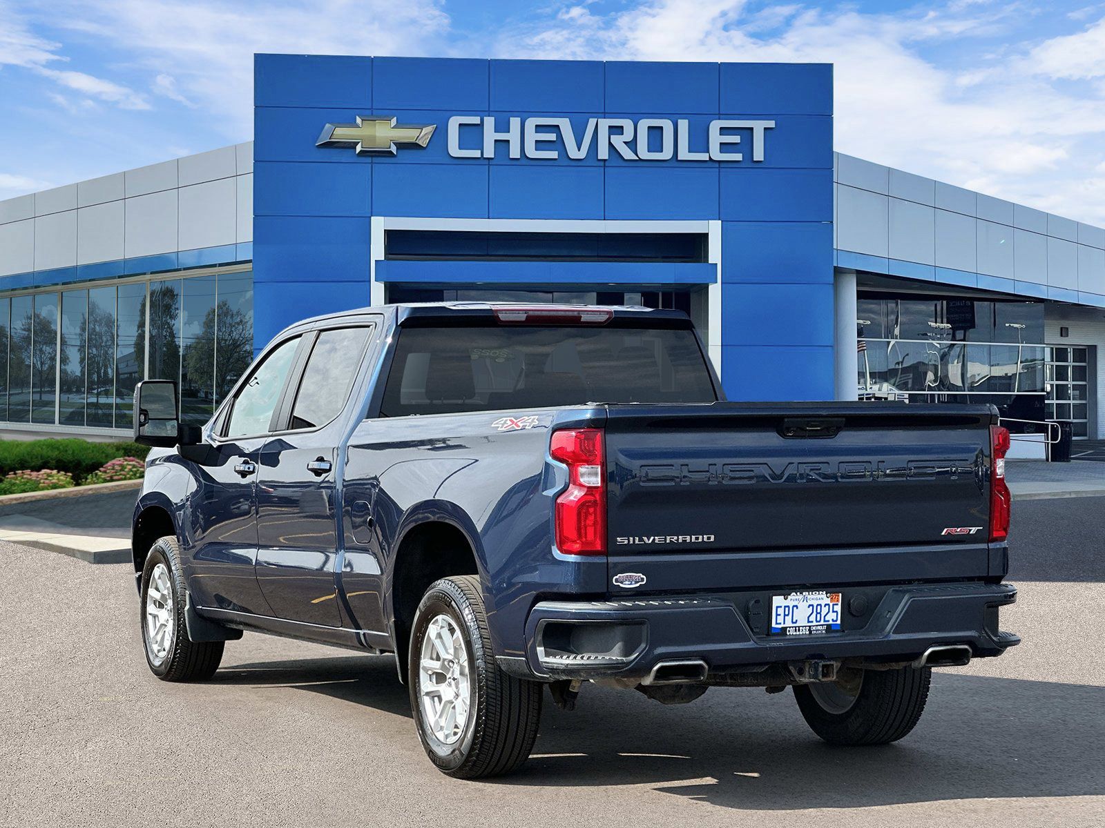 Certified 2022 Chevrolet Silverado 1500 RST w/ Max Trailering Package AWD/4WD image 3