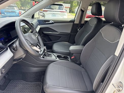 Used 2023 Volkswagen Taos SE FWD image 9