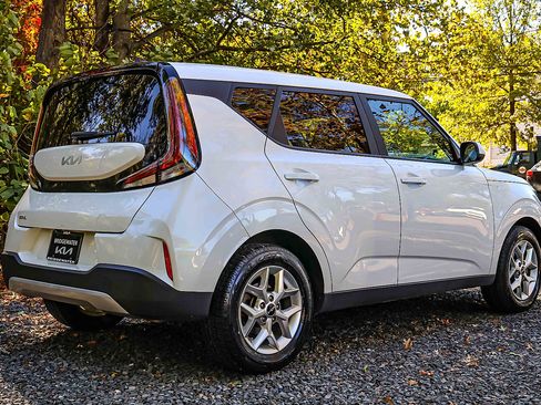 Certified 2023 Kia Soul LX w/ LX Technology Package image 6