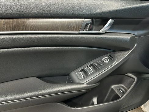 Used 2020 Honda Accord EX image 10