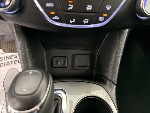 Used 2019 Chevrolet Cruze LT image 33