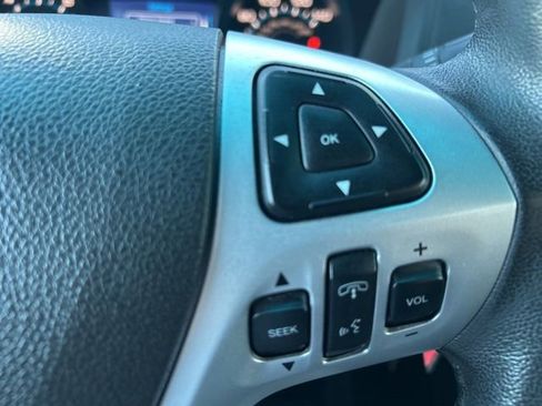 Used 2015 Ford Explorer XLT image 17