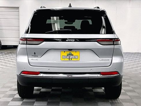 Used 2023 Jeep Grand Cherokee Laredo image 4