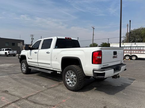 Used 2015 GMC Sierra 2500 Denali w/ Duramax Plus Package AWD/4WD image 8