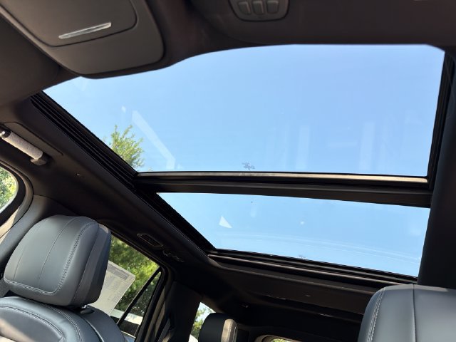 New 2027 Lincoln Navigator Reserve w/ Jet Appearance Package AWD/4WD image 33