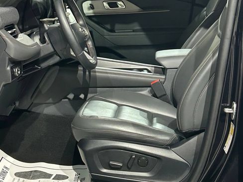 Used 2025 Ford Explorer Active w/ Active Comfort Package AWD/4WD image 42