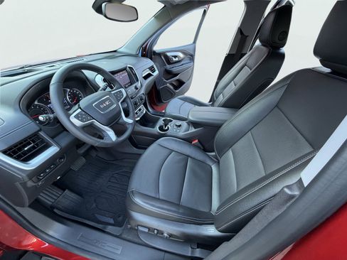 Used 2024 GMC Terrain SLT w/ Tech Package image 9