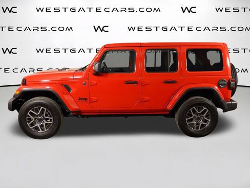 Used 2026 Jeep Wrangler Unlimited Sahara AWD/4WD image 14