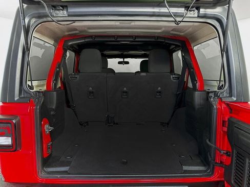 Used 2020 Jeep Wrangler Unlimited Sahara image 40