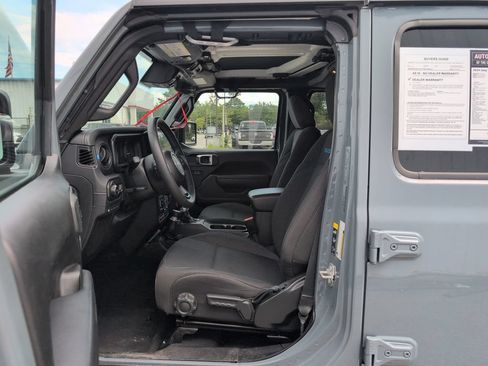 Used 2024 Jeep Wrangler Unlimited Rubicon 4xe AWD/4WD image 10